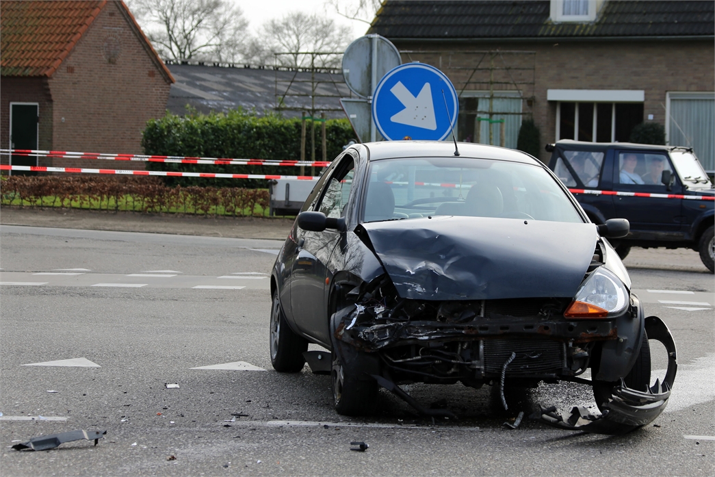 2014-03-29 1107 Diessen Beekseweg motor ongeval x